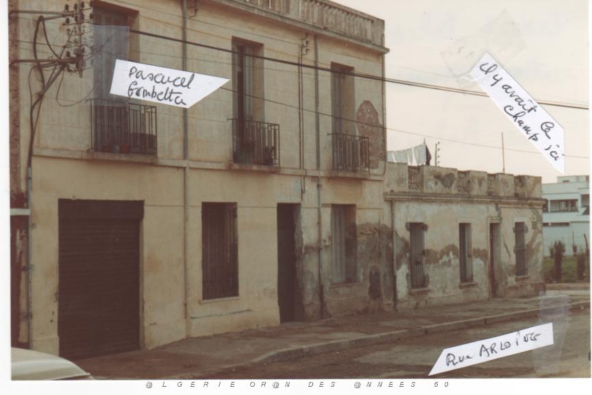 ORAN GAMBETTA RUE ALOING 1982 2 BALCONS ET MAISON IBANEZ 2.jpg